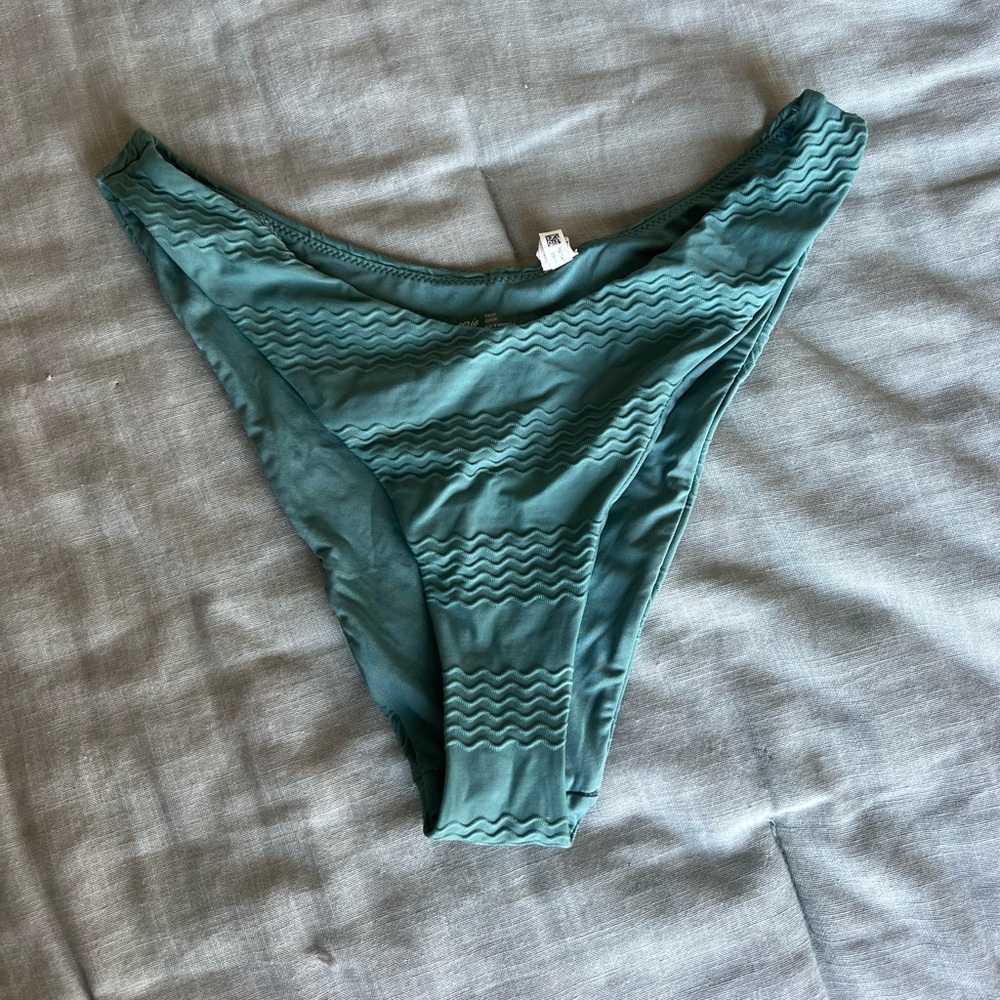aerie textured cheeky bikini bottoms, size L *FINAL SALE*